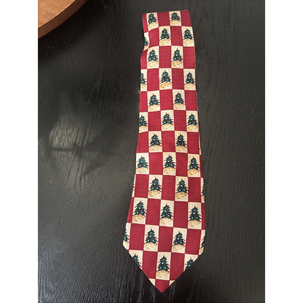 Cape Cod Christmas Tree Necktie 100% Silk Made In USA - Picture 2 of 4